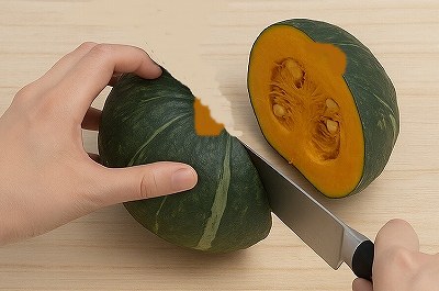 カボチャはヘタ付近から包丁を入れる