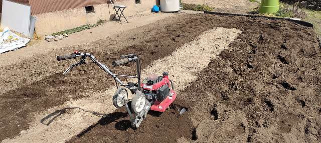 耕運機で耕した